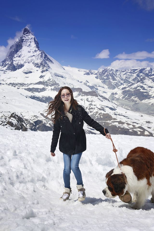 More of ‘Swiss Friend’ Han Ji Min in Switzerland Couch Kimchi